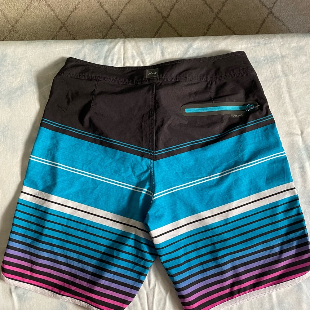 Quicksilver Dry Flight Board Shorts size 34